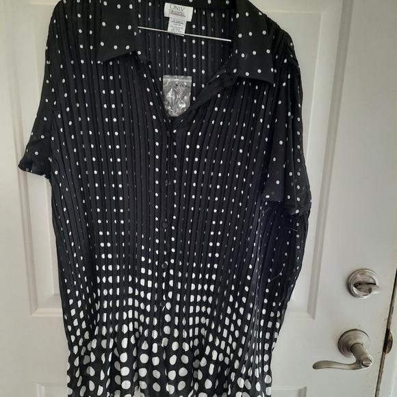 Only Necessities Tops - Black and white blouse size 1X